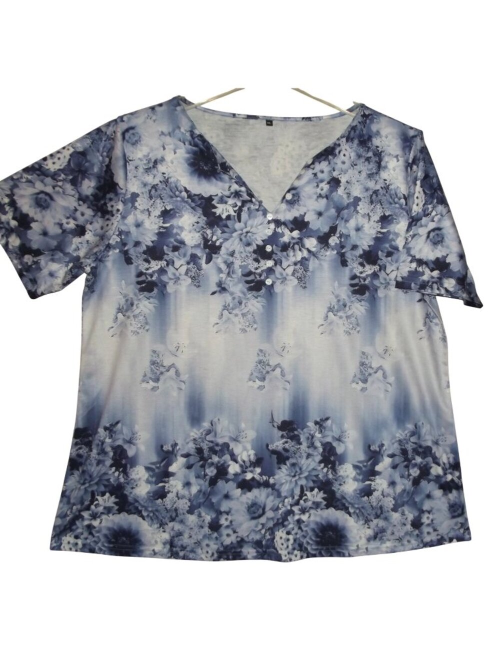 Shirt Womens XL Blue White Floral v-neck short sleeve polyester stretch